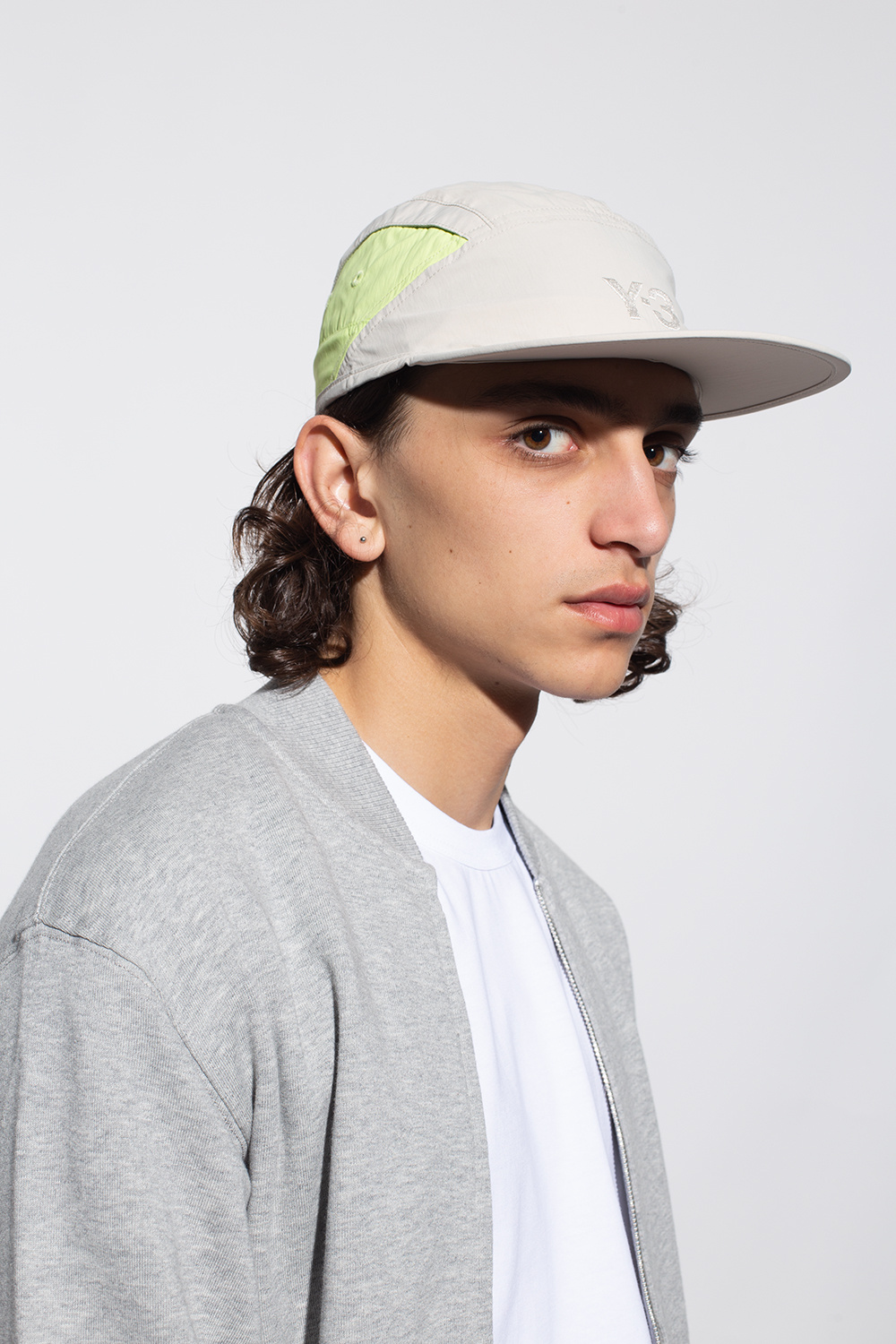 This Feminine Curved Peak Cap puts an effortlessly cool finishing